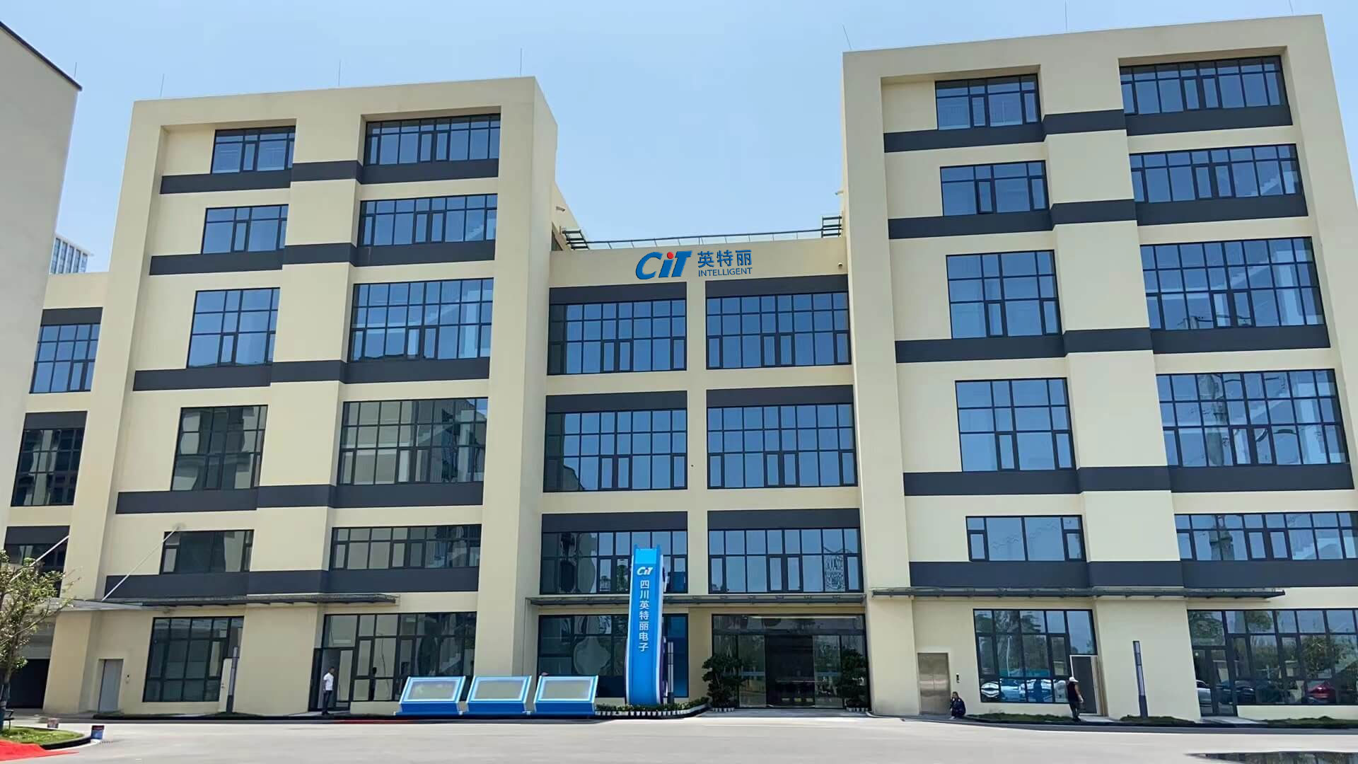 从单机到整线：英特丽 SMT 如何实现全流程智能协同