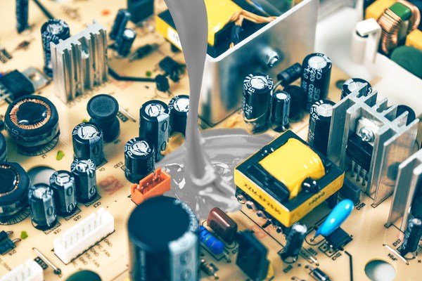 在SMT工艺中粘合剂的作用是什么？