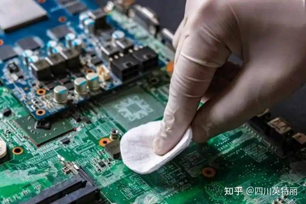在PCBA加工中留下的残留物该如何处理？(图1)